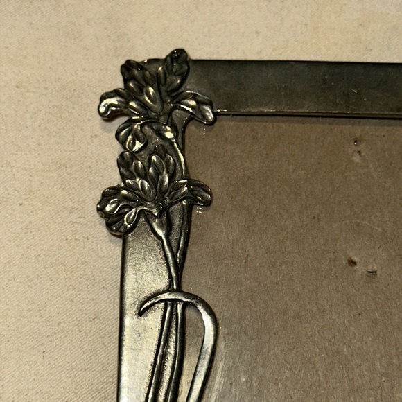 Vintage 1985 Seagull Pewter 5x3.5 Iris Picture Frame - Picture 2 of 5